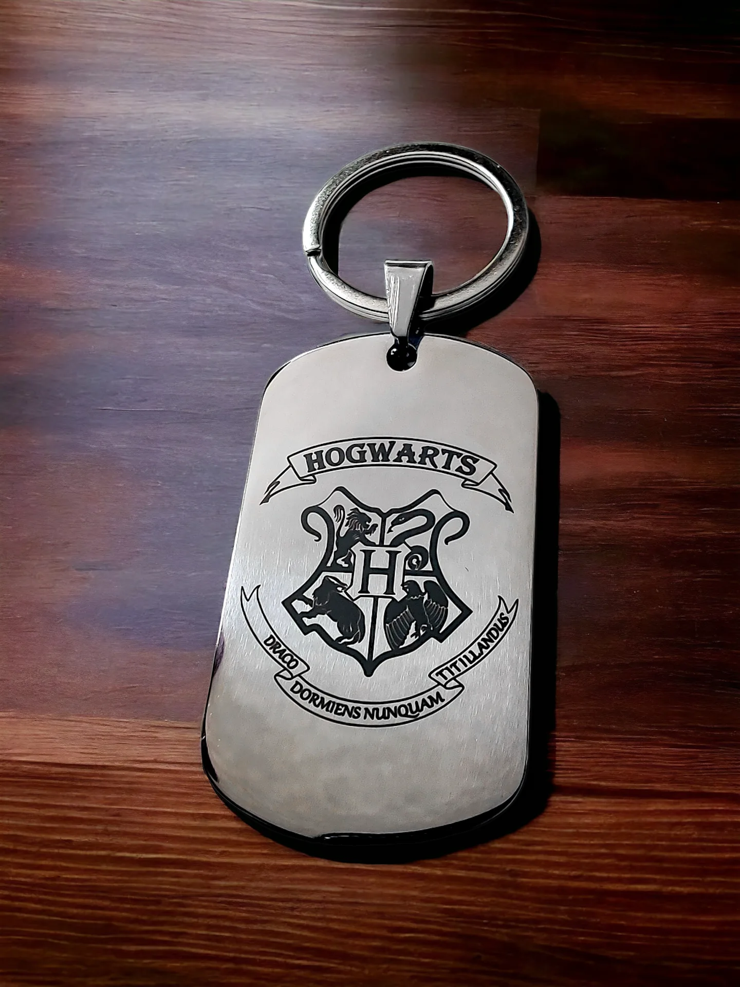 Брелок "Hogwarts" глянцевый