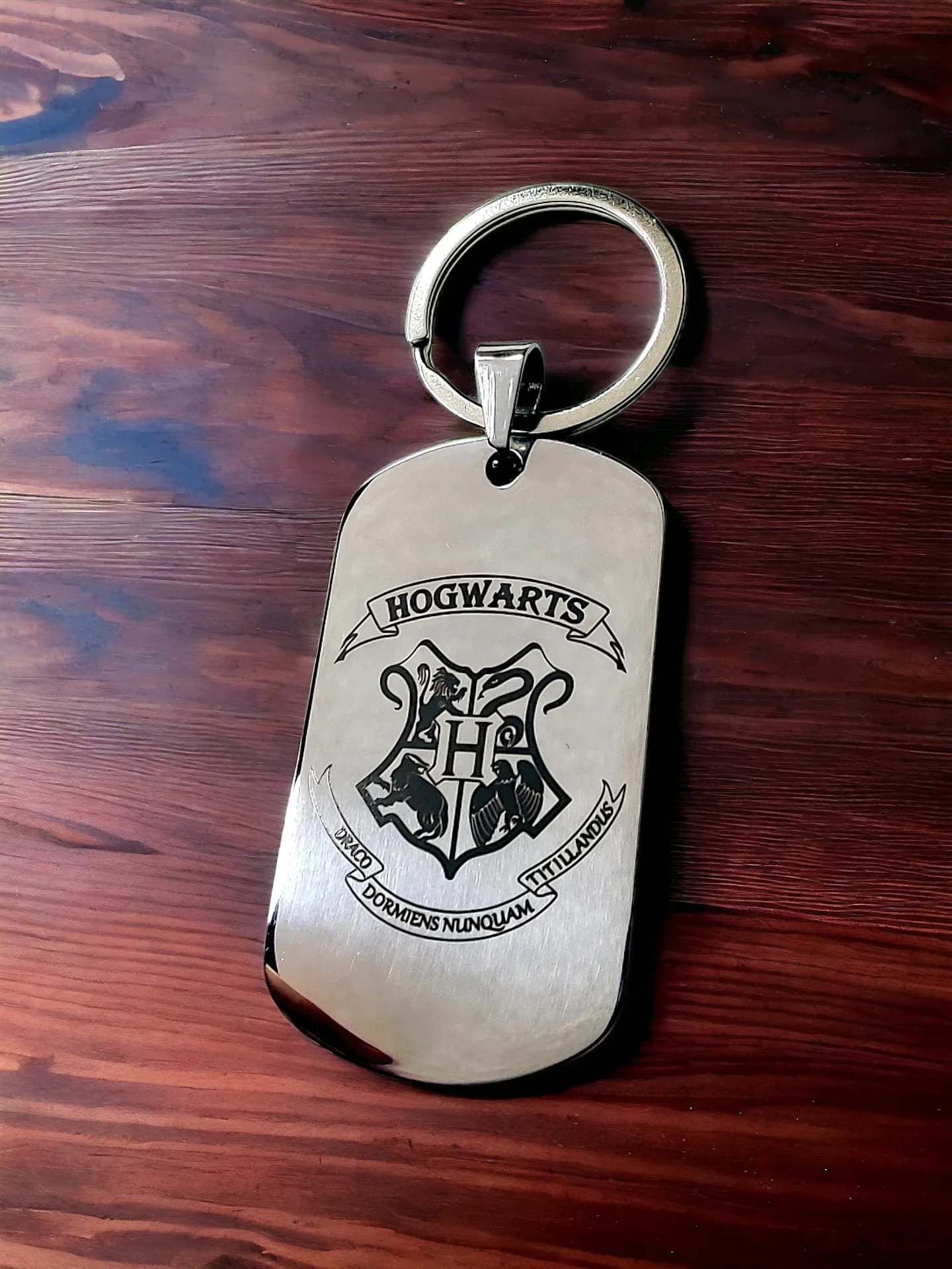 Брелок "Hogwarts" глянцевый