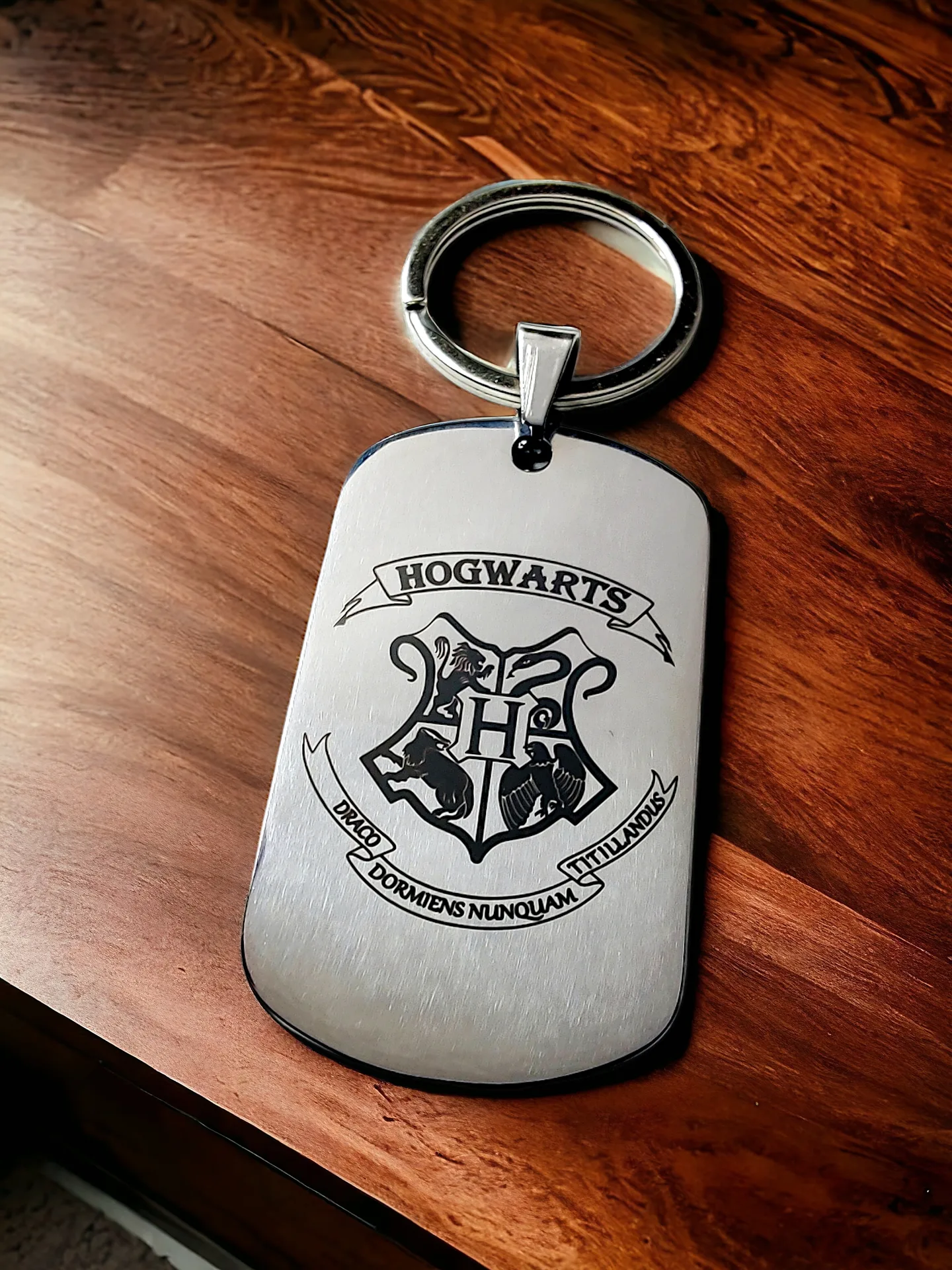 Брелок "Harry Potter - Hogwarts" двусторонний полированный глянцевый