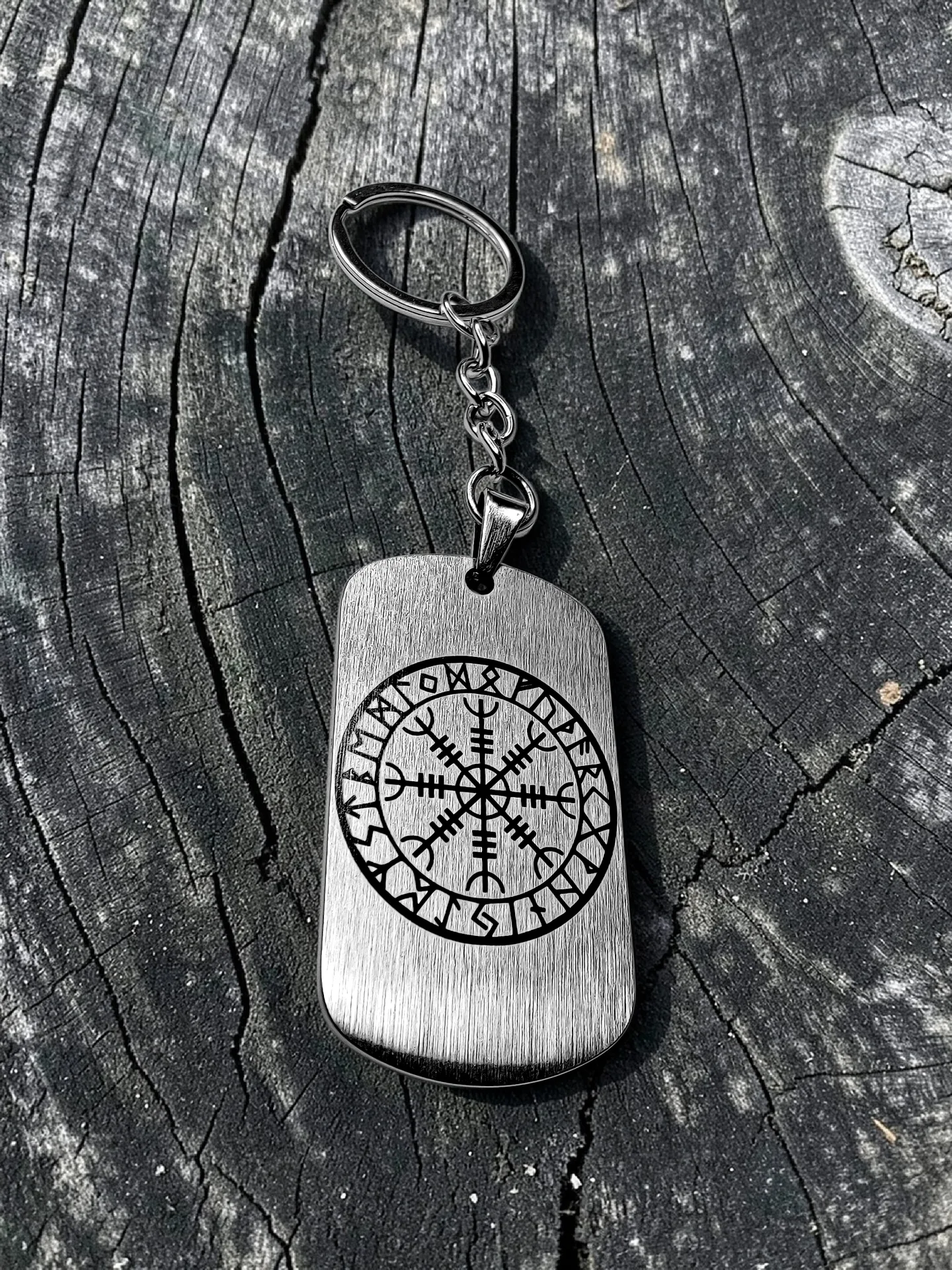 Брелок "Агисхьяльм - Шлем ужаса" шлифованный