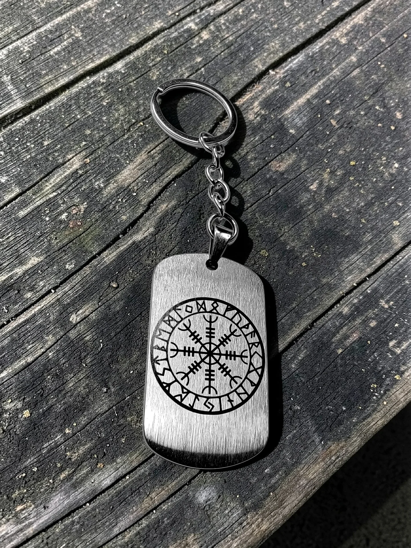 Брелок "Агисхьяльм - Шлем ужаса" шлифованный