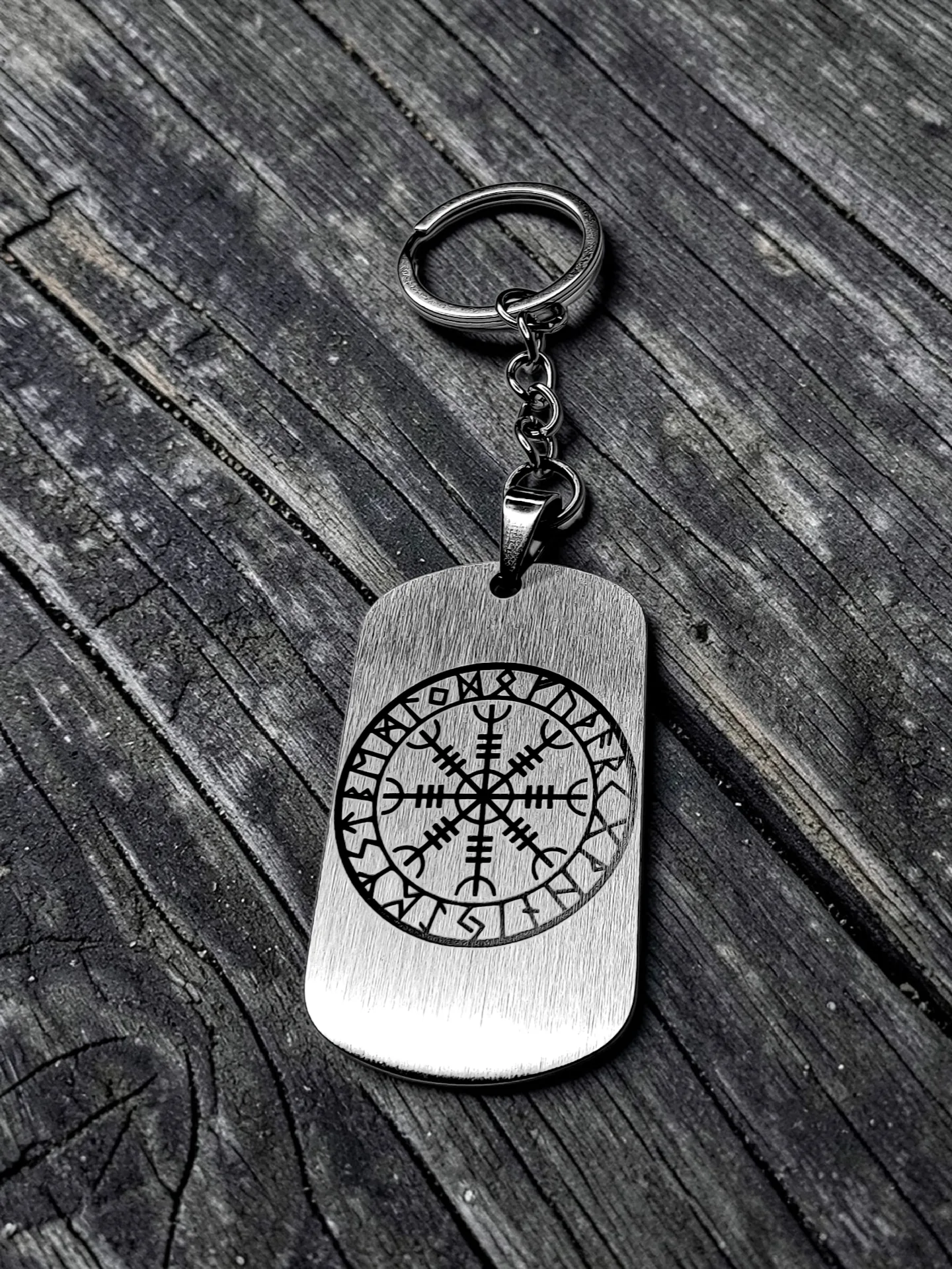 Брелок "Агисхьяльм - Шлем ужаса" шлифованный