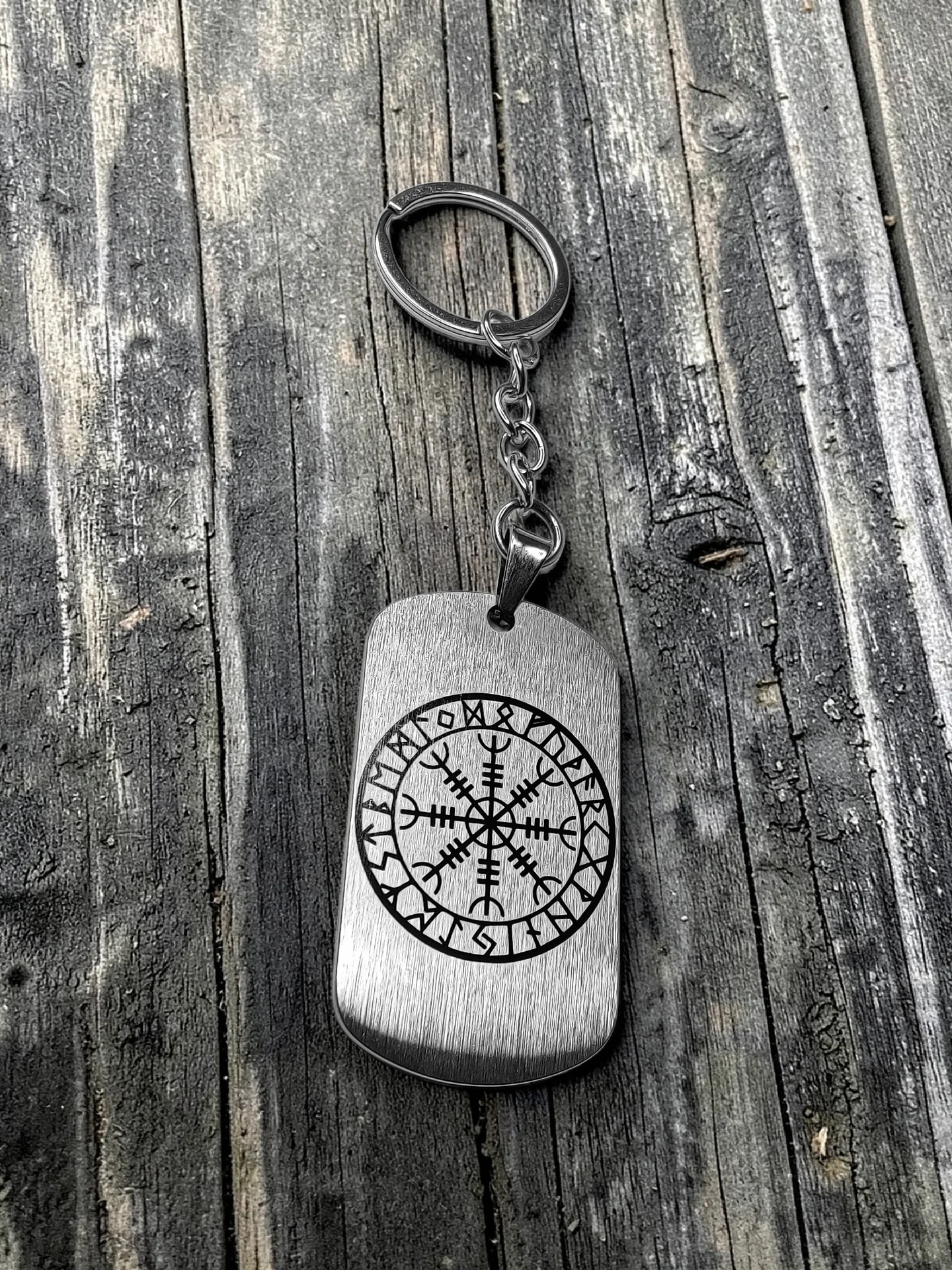 Брелок "Агисхьяльм - Шлем ужаса" шлифованный