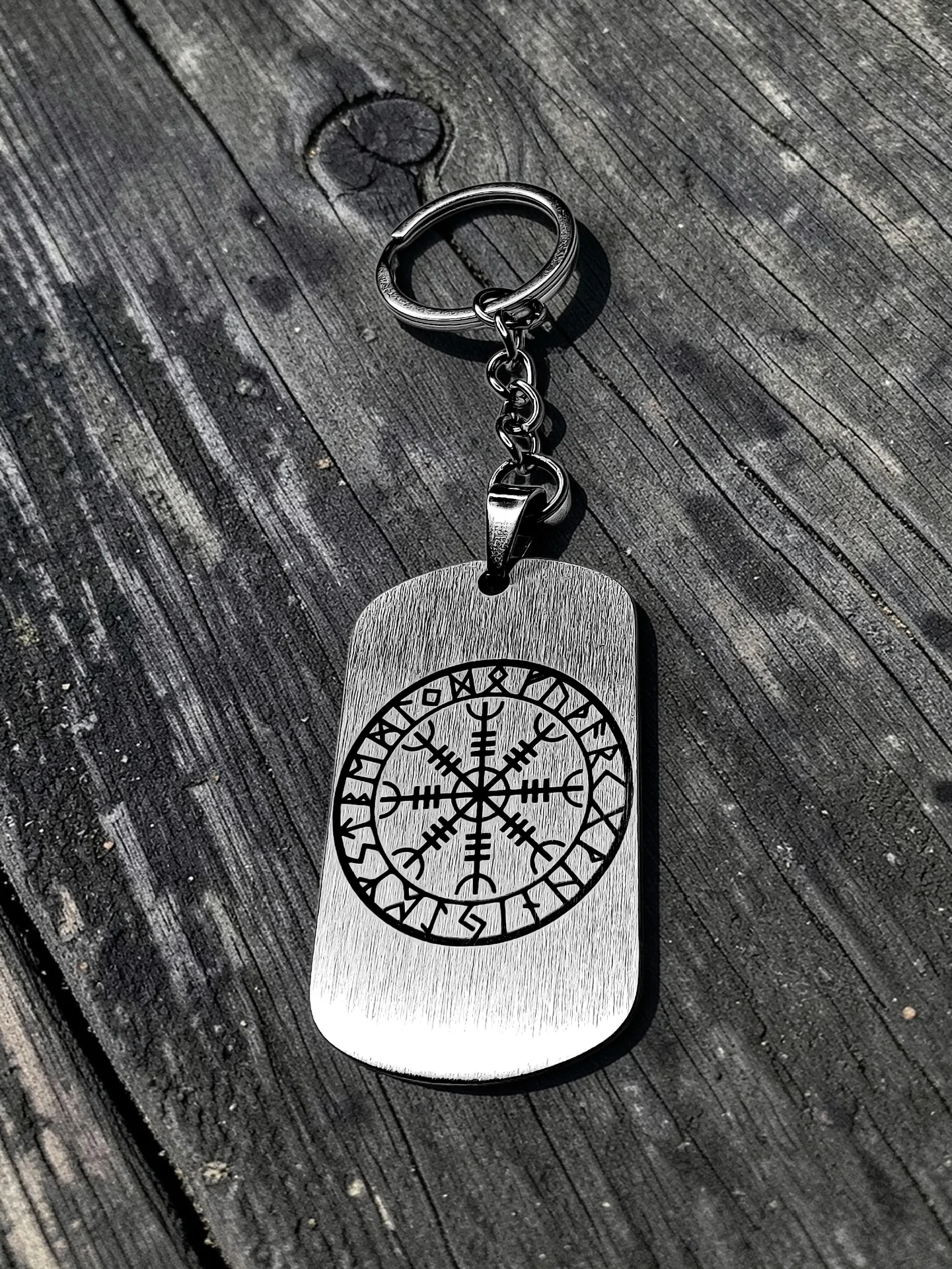 Брелок "Агисхьяльм - Шлем ужаса" шлифованный