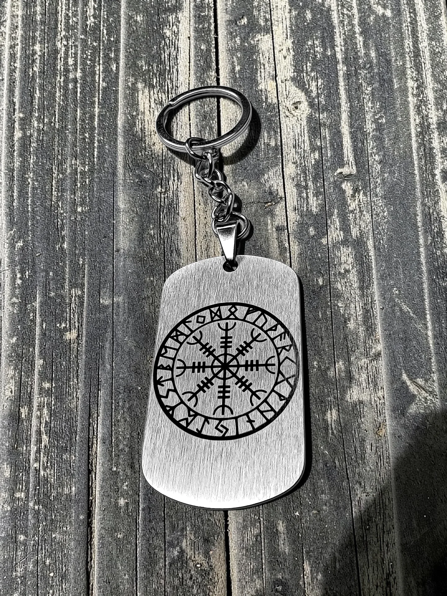 Брелок "Агисхьяльм - Шлем ужаса" шлифованный