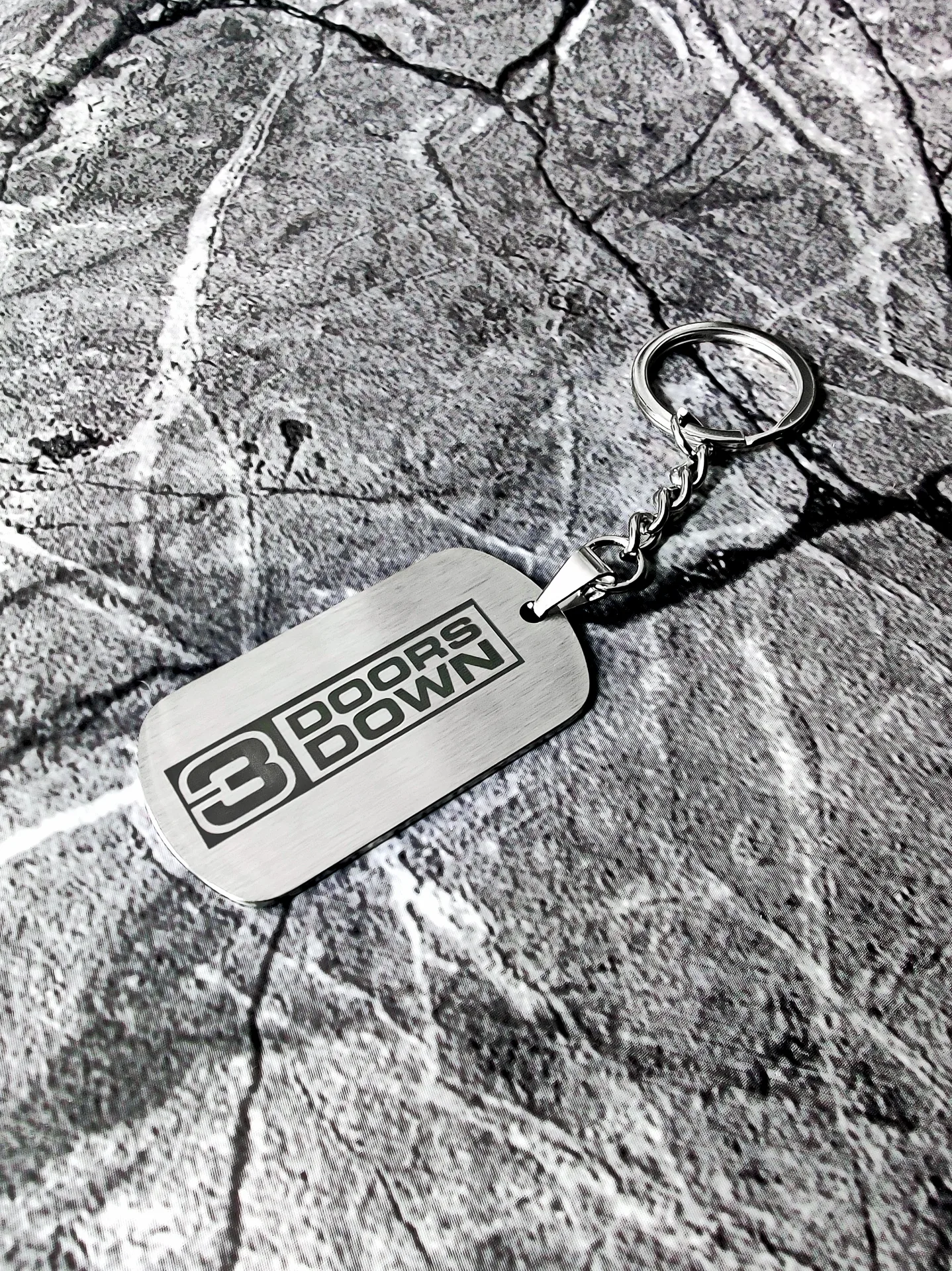 Брелок "3 Doors Down" шлифованный