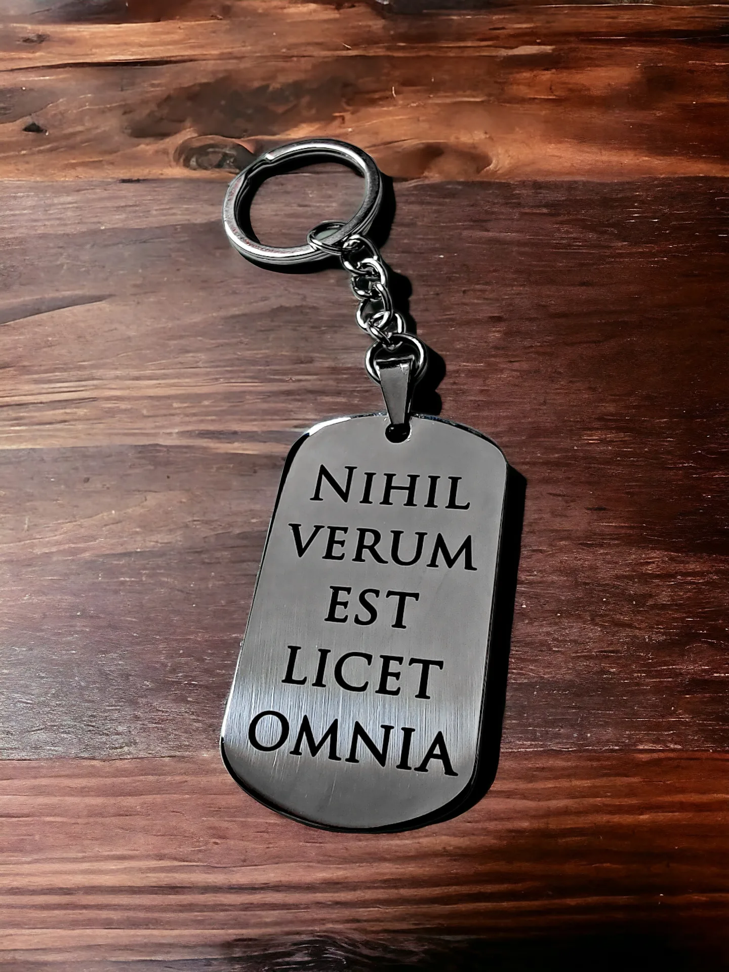 Брелок "Ничто не истинно, все дозволено" полированный глянцевый