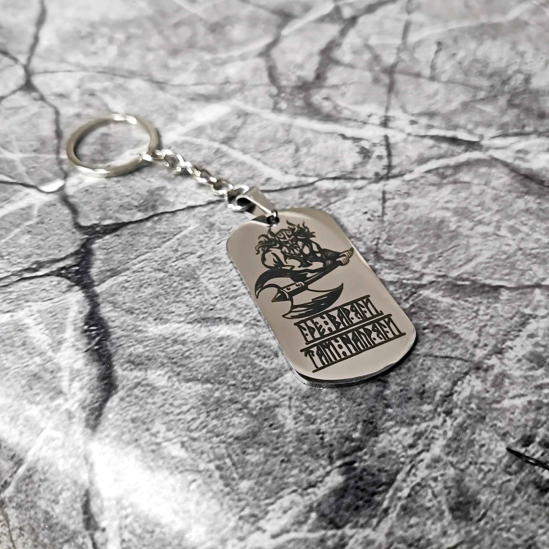 Брелок "Где Варяги - там напряги" полированный глянцевый