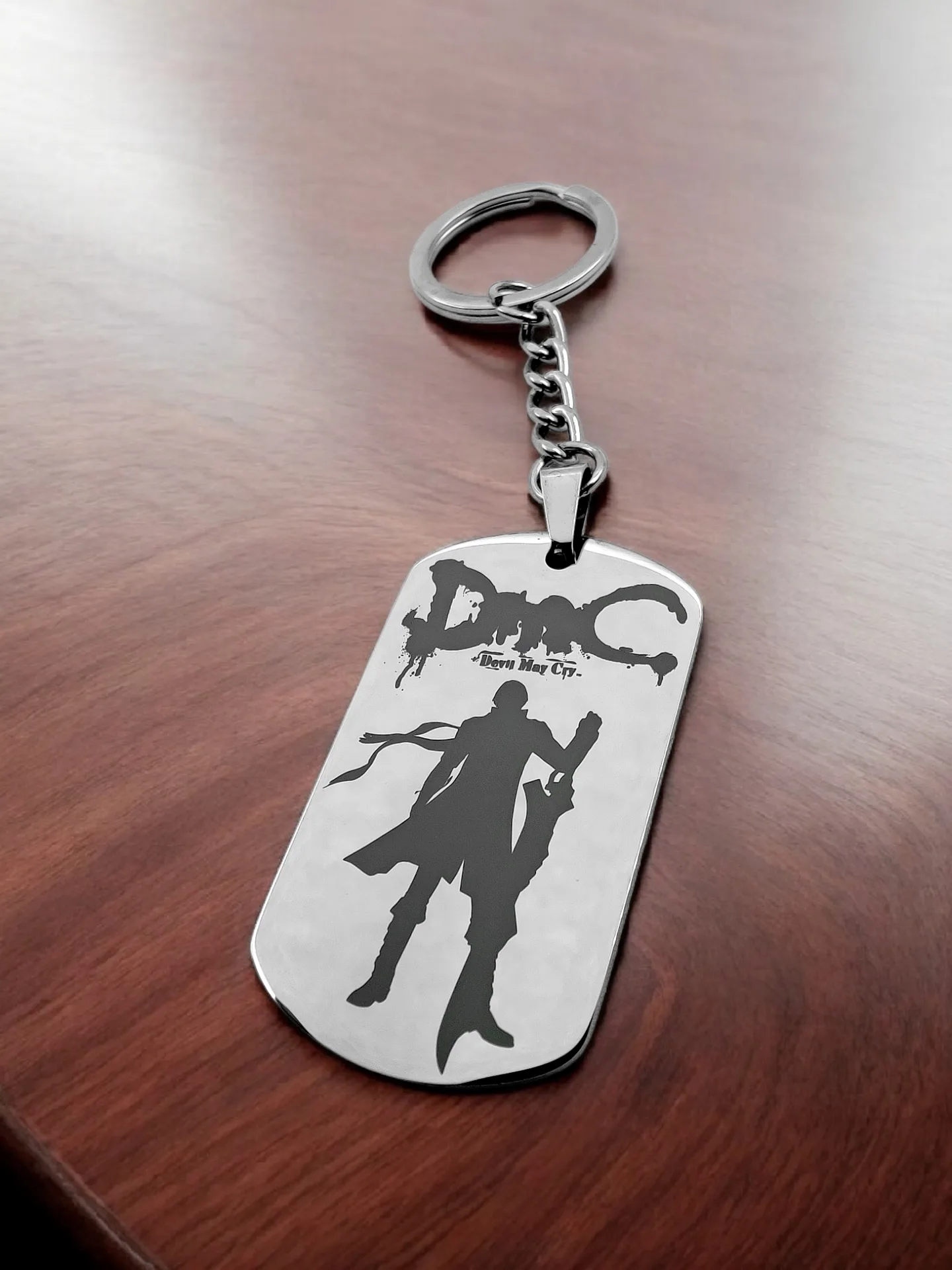 Брелок "Devil May Cry" полированный глянцевый