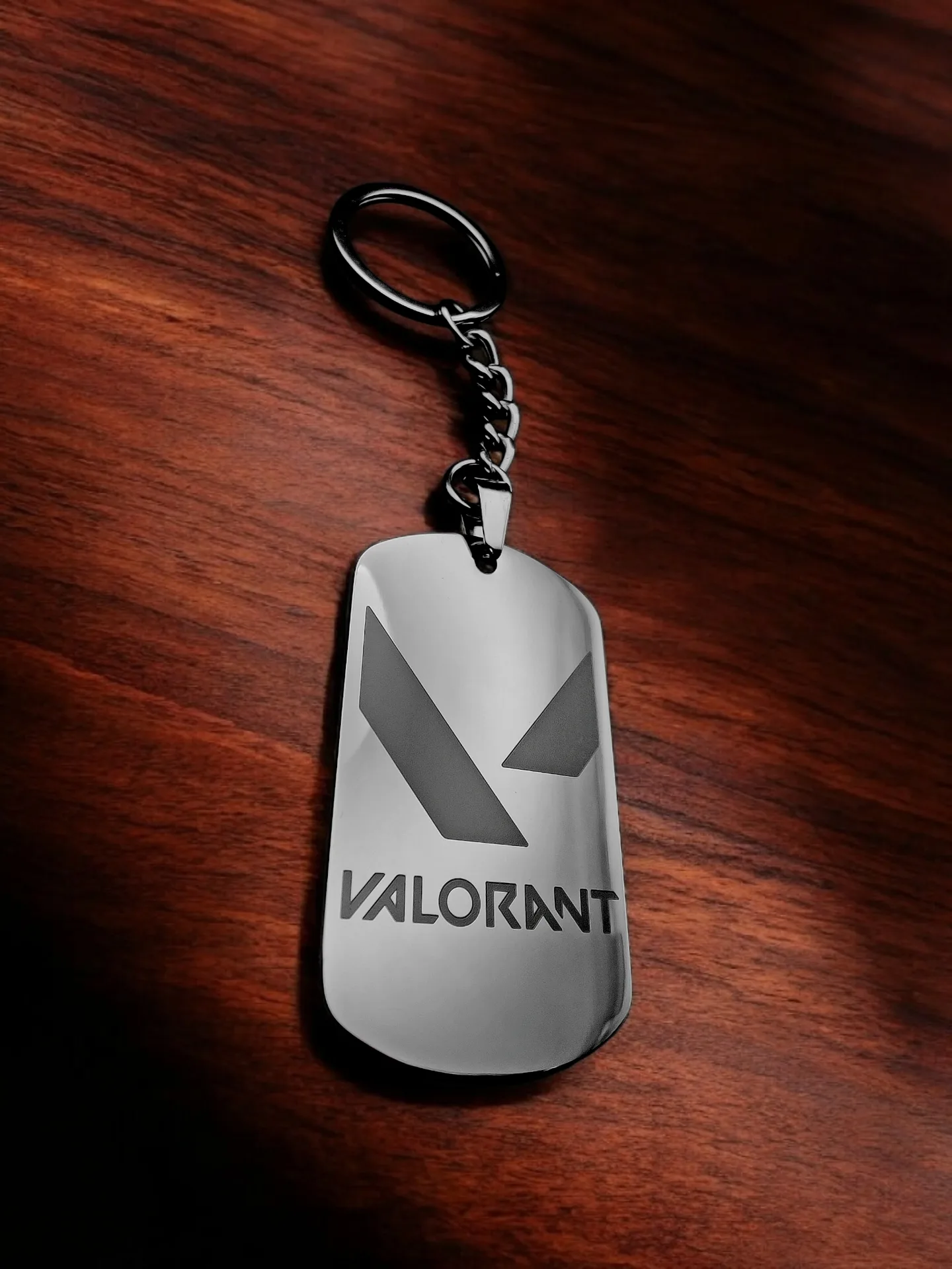 Брелок "VALORANT" нержавеющая сталь