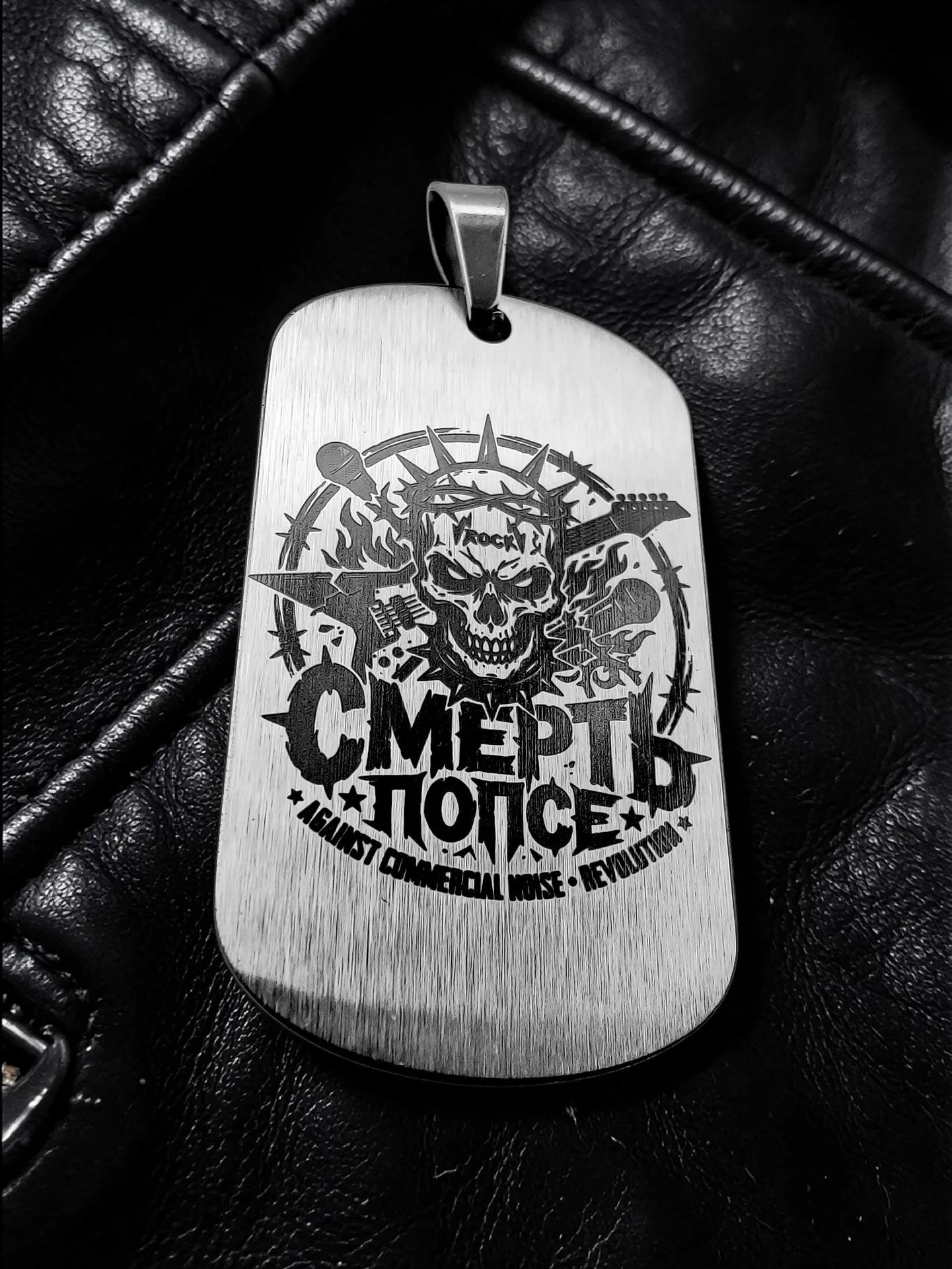 Кулон  "Смерть попсе"